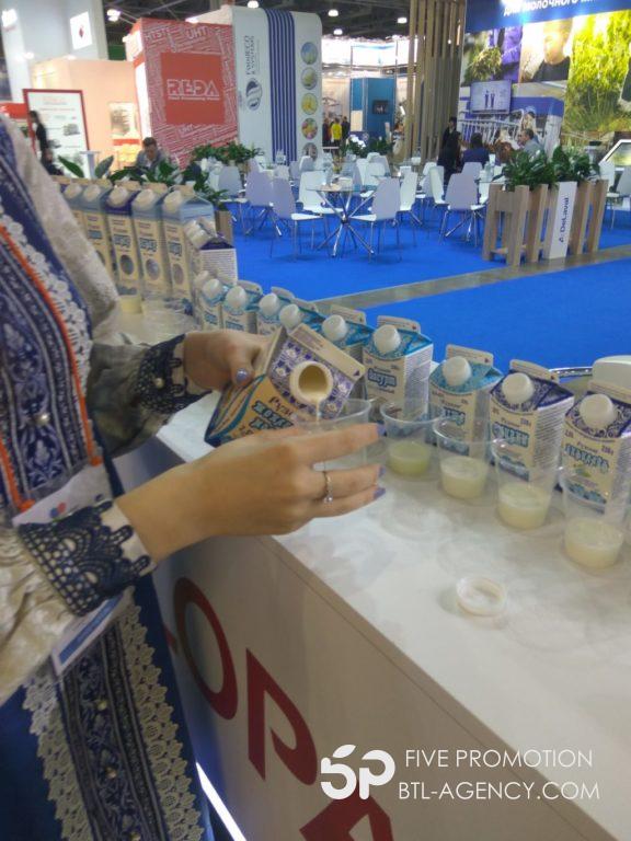 , Дегустация молочной продукции на выставке в Крокус Экспо